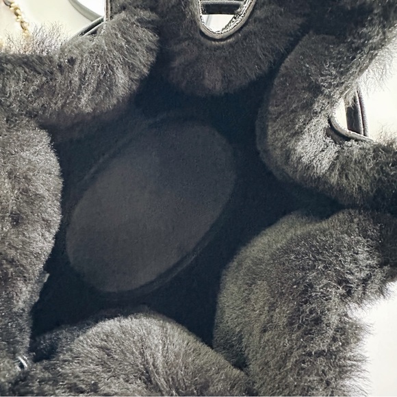 NEW Tory Burch Fleming Soft Patent Shearling Leather Bucket Bag Black - Picture 5 of 9